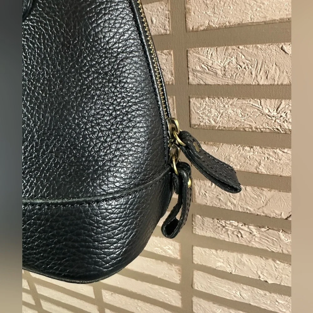 Black Leather Zip Up Purse - Picture 7 of 10